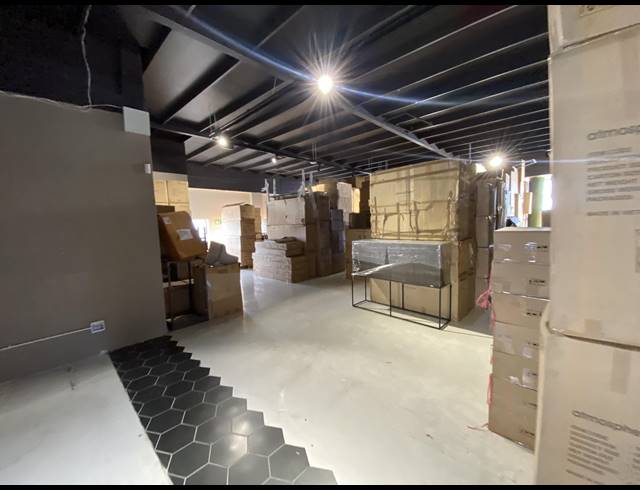 650M² SHOWROOM TO LET IN WOODSTOCK